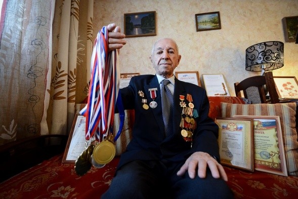 Библиотека Московского поздравила ветерана-участника Курской битвы